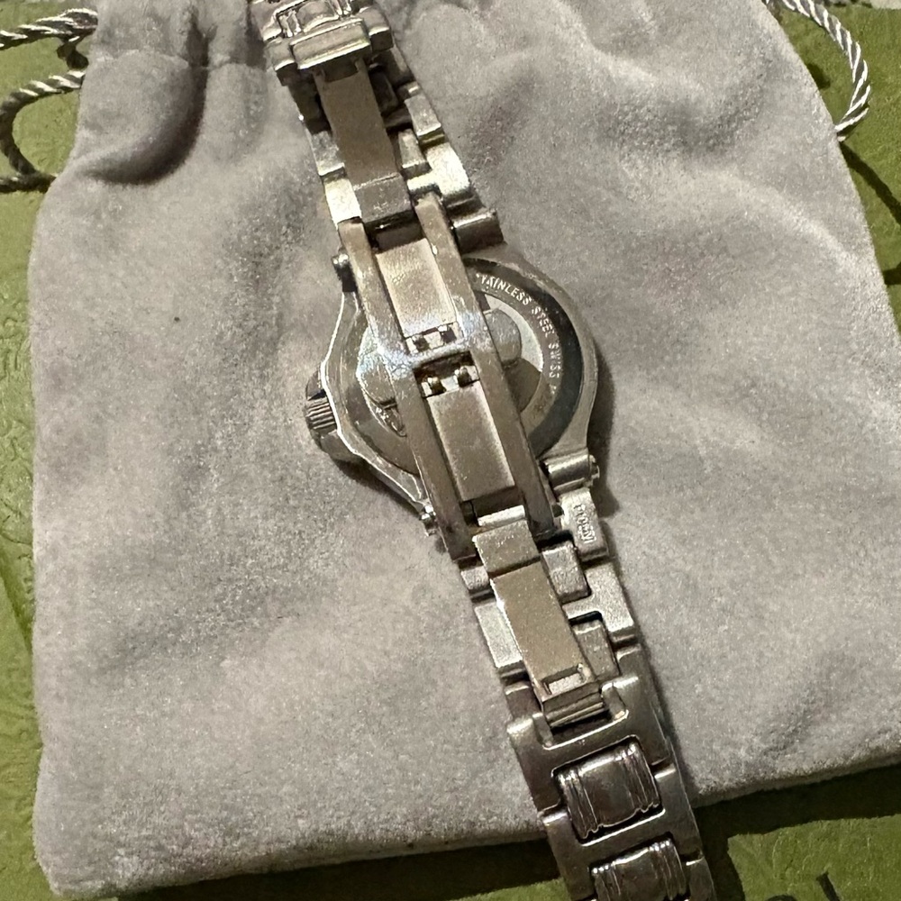 RARE Women's Gucci G-Logo Watch Stainless Steel - Picture 9 of 9